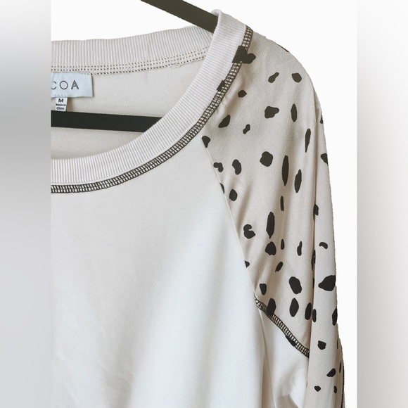 ACOA Spotted Sleeve Sweater - Picture 3 of 4